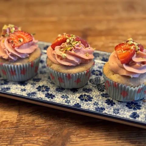 Framboos Pistachio Cupcake detail