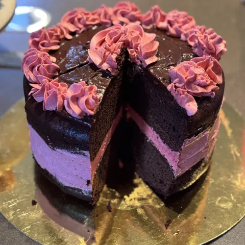 Frambozen chocolade taart uitsnede