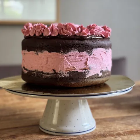 Frambozen chocolade taart zijkant