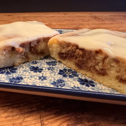 Cinnamon Roll cake