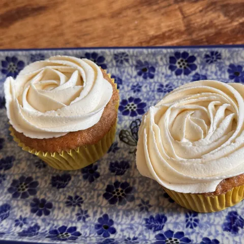 Chai latte cupcake boven